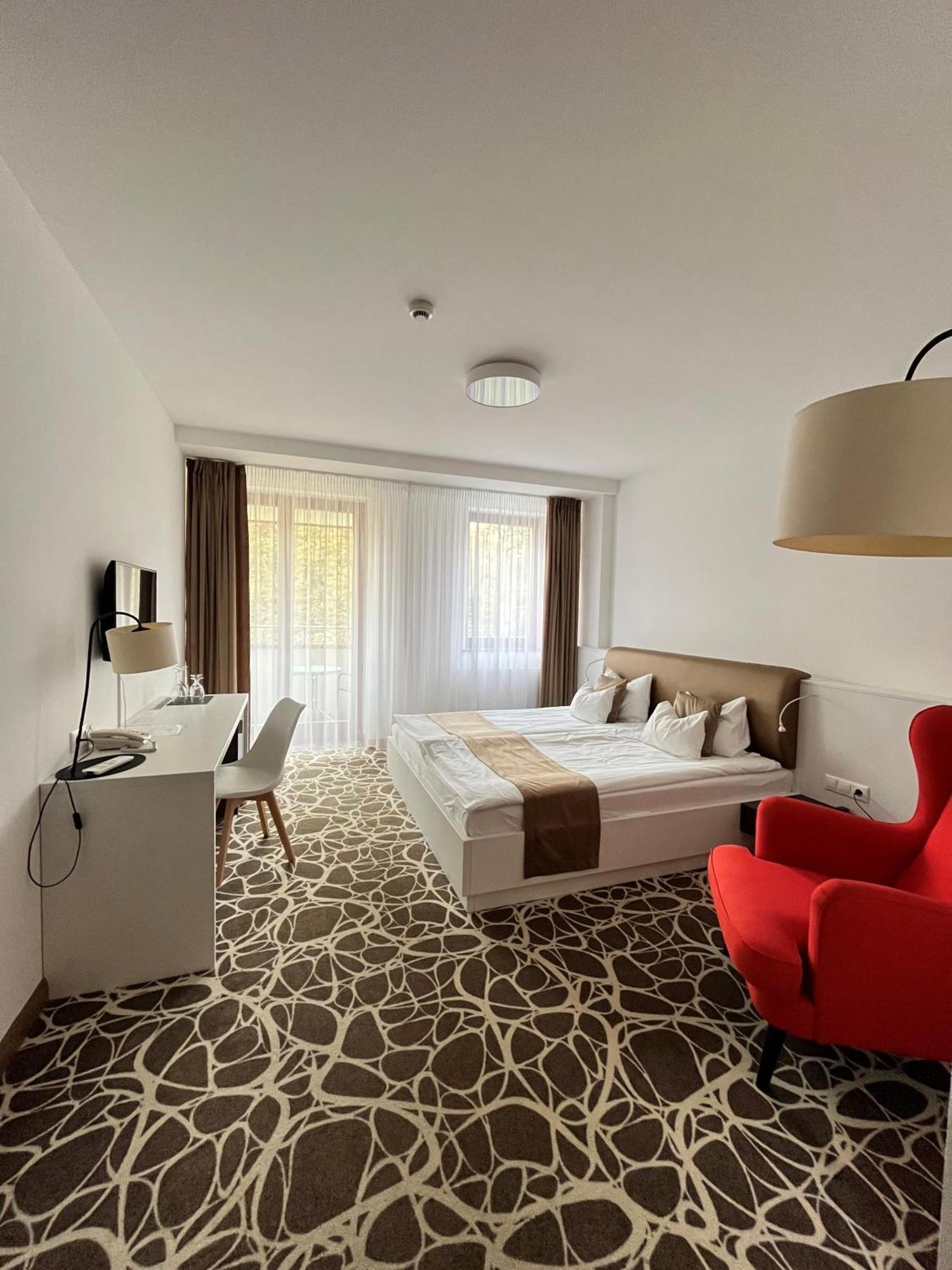 Bassiana Hotel Es Etterem Sárvár Εξωτερικό φωτογραφία