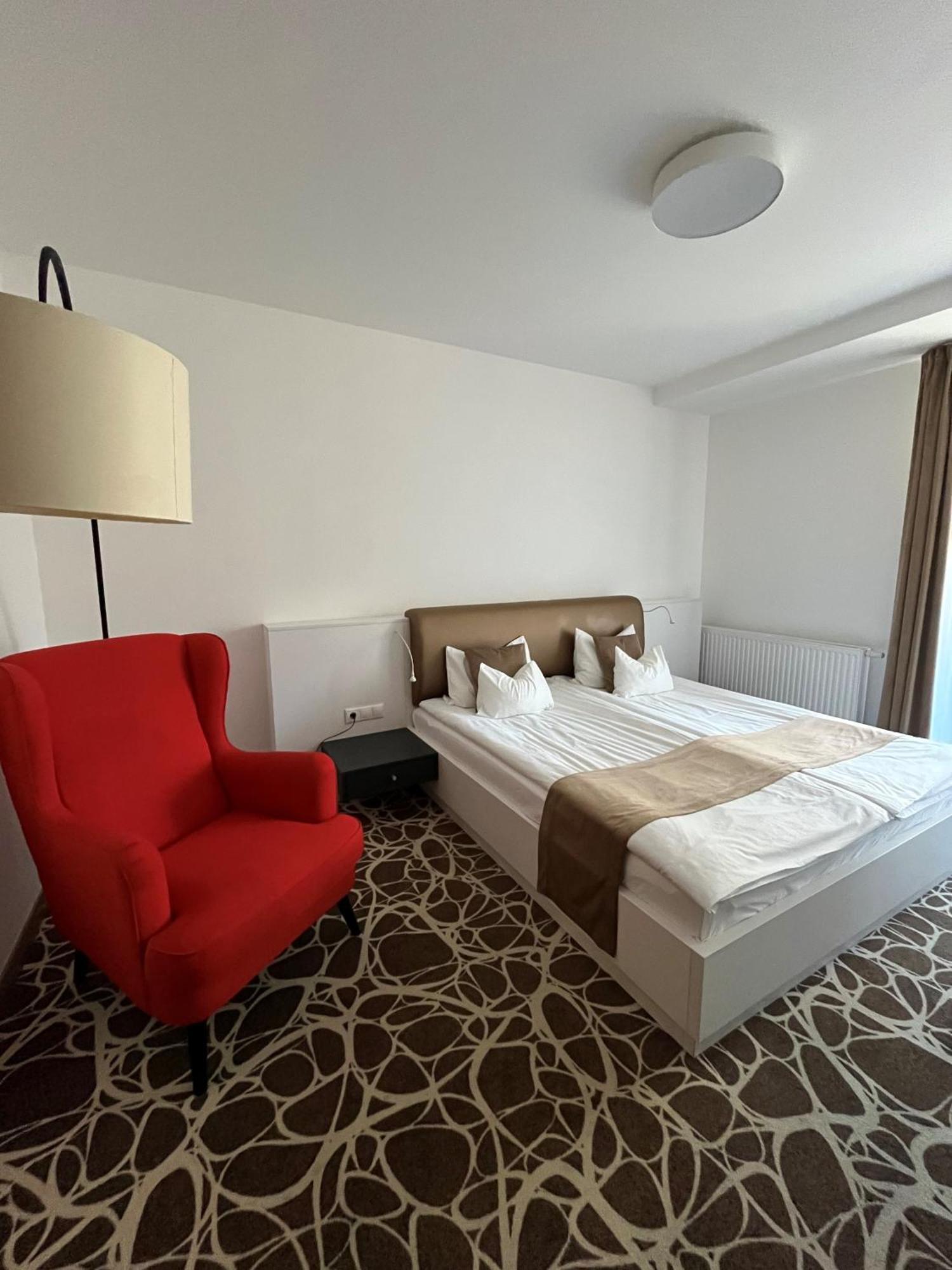 Bassiana Hotel Es Etterem Sárvár Εξωτερικό φωτογραφία