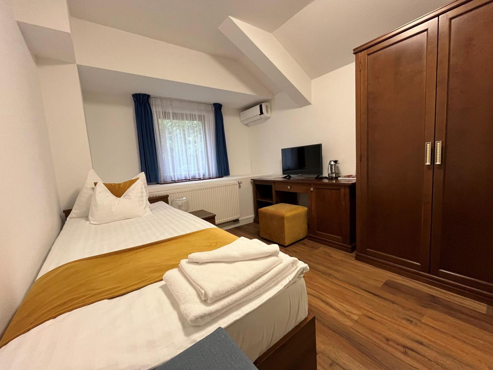 Bassiana Hotel Es Etterem Sárvár Εξωτερικό φωτογραφία