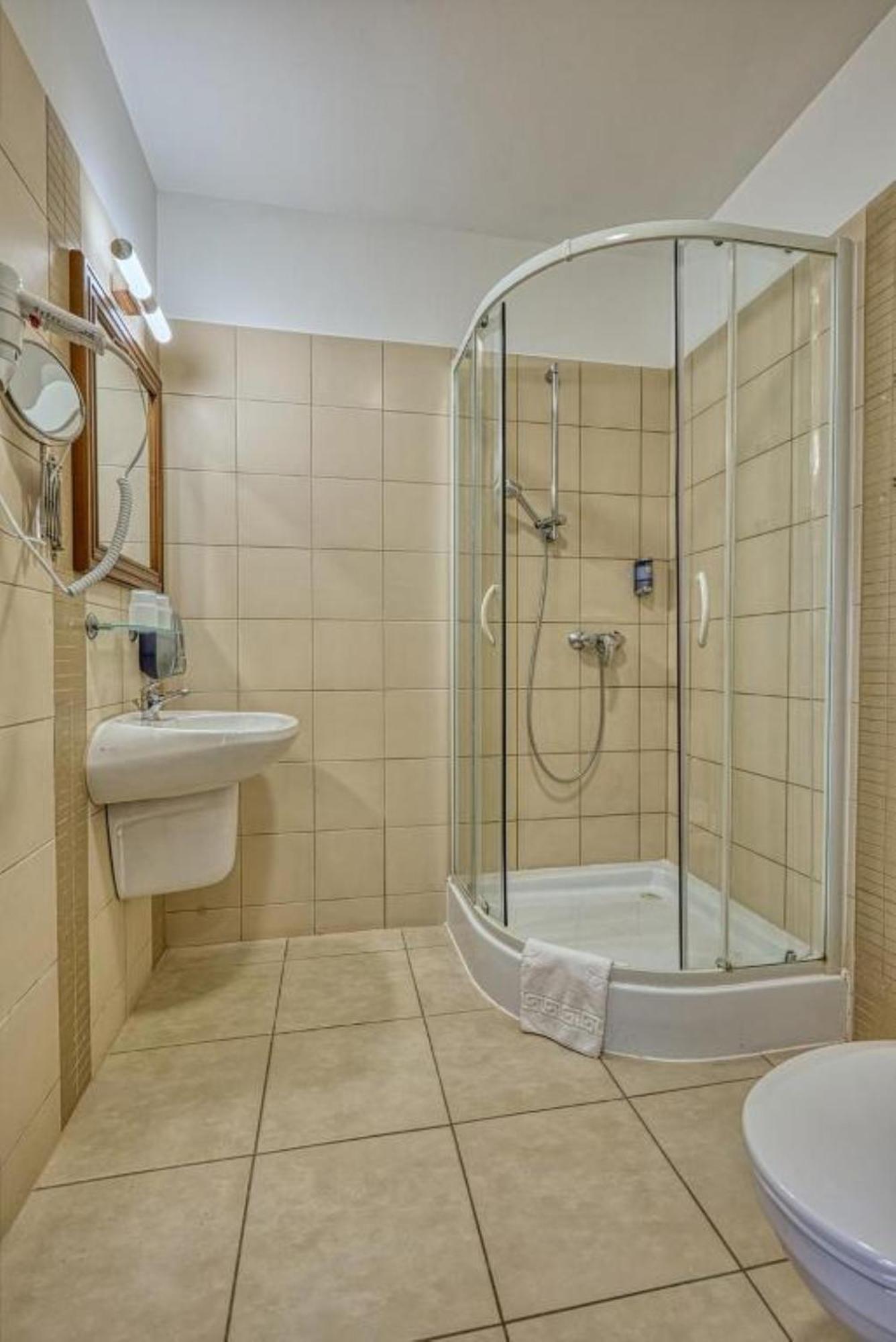 Bassiana Hotel Es Etterem Sárvár Εξωτερικό φωτογραφία