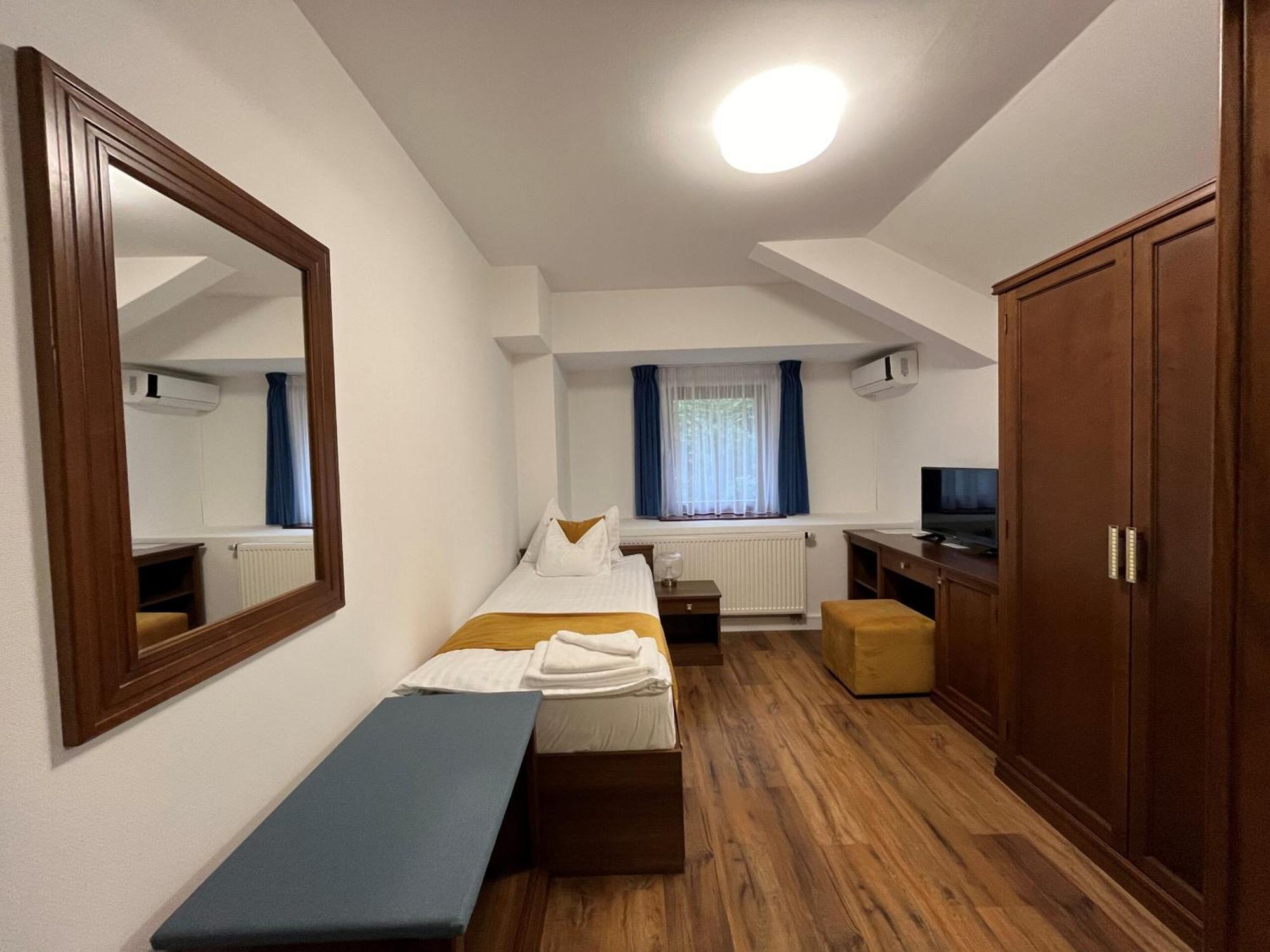 Bassiana Hotel Es Etterem Sárvár Εξωτερικό φωτογραφία