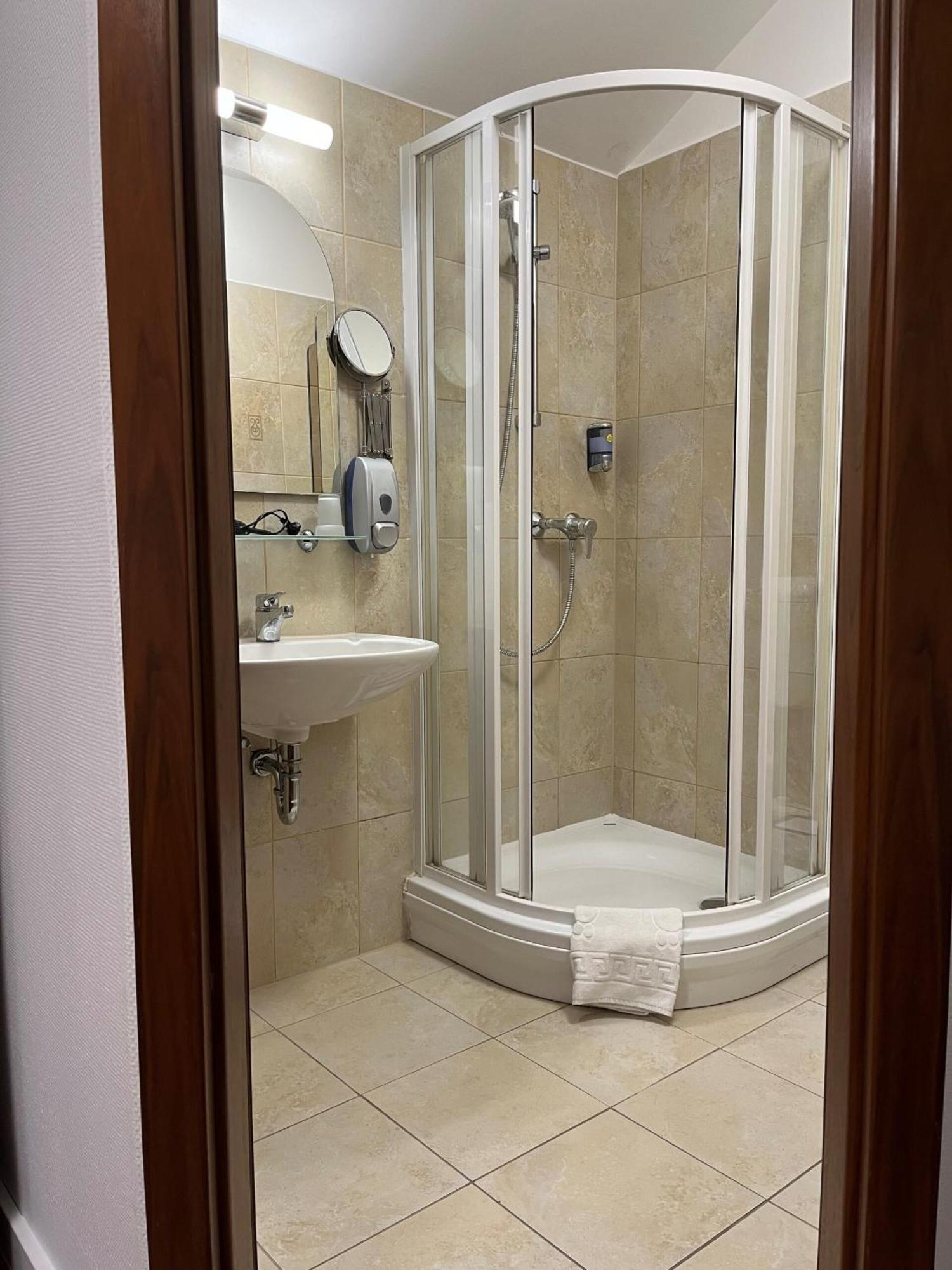Bassiana Hotel Es Etterem Sárvár Εξωτερικό φωτογραφία