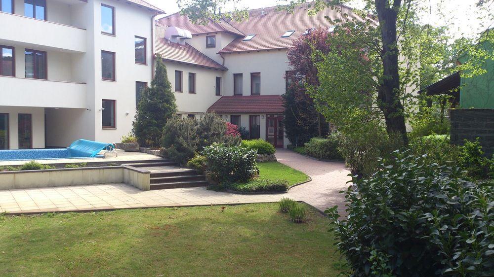 Bassiana Hotel Es Etterem Sárvár Εξωτερικό φωτογραφία