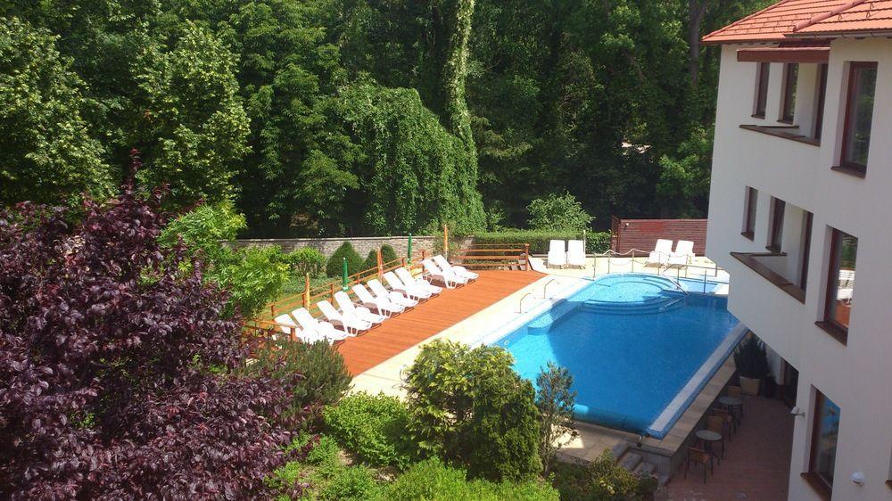 Bassiana Hotel Es Etterem Sárvár Εξωτερικό φωτογραφία